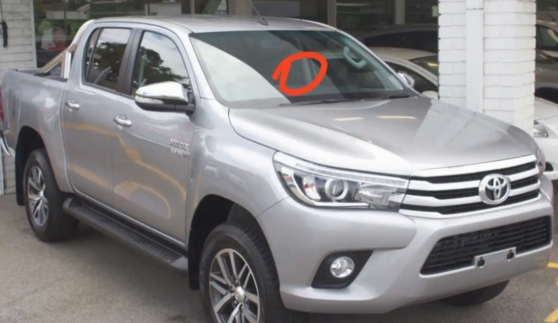 Лобовое стекло от Toyota Hilux